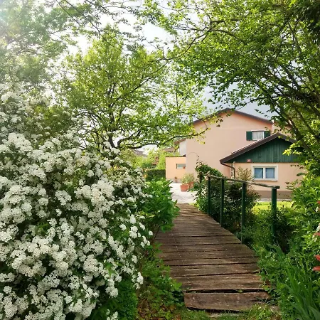 Otava Apartment Sempas